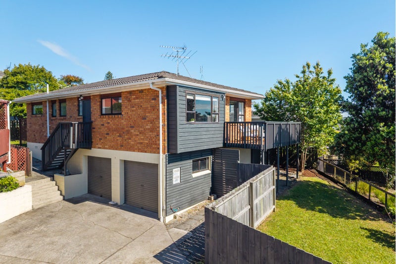 2/12 Petrel Place, Massey, Auckland - Carousel 1