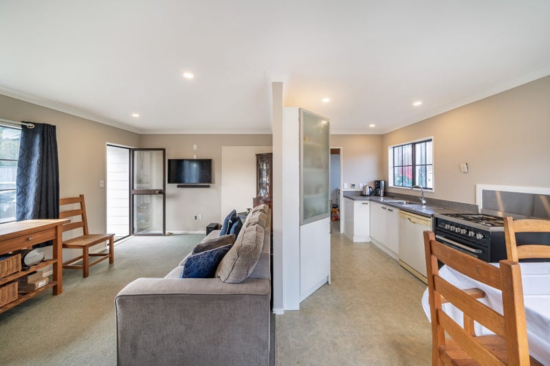 6 Edelweiss Grove, Timberlea, Upper Hutt - Carousel 1