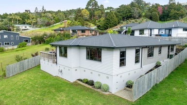 8 Walnut Grove, Kensington, Whangarei - Carousel 1