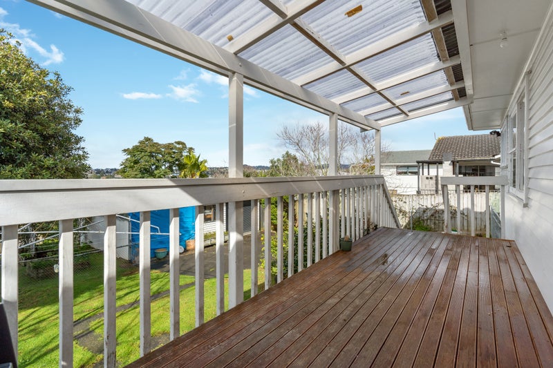 7 Patts Avenue, Glendene, Auckland - Carousel 2