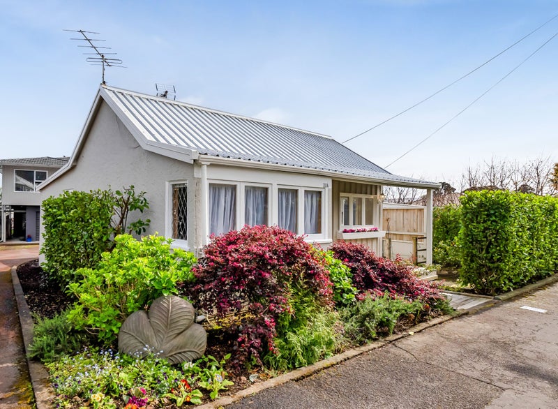 210A Tukapa Street, Westown, New Plymouth - Carousel 1