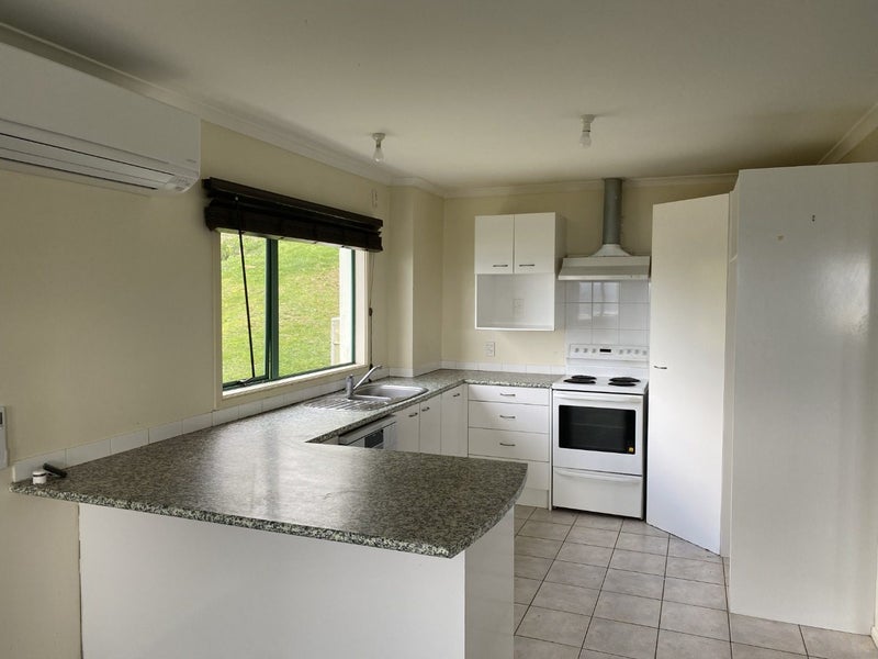 9D Edgecombe Street, Newlands, Wellington - Carousel 2