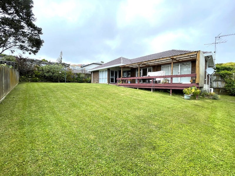 6 Veagh Place, Highland Park, Auckland - Carousel 16