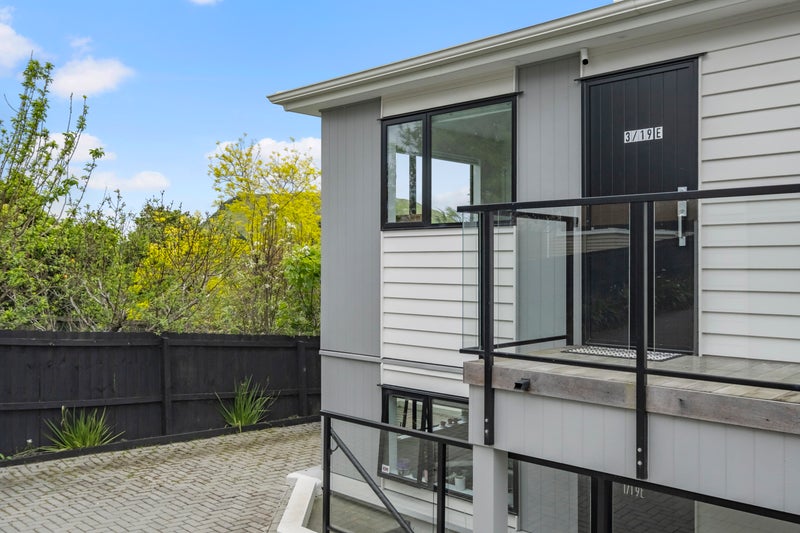 19C Court Crescent, Panmure, Auckland - Carousel 2