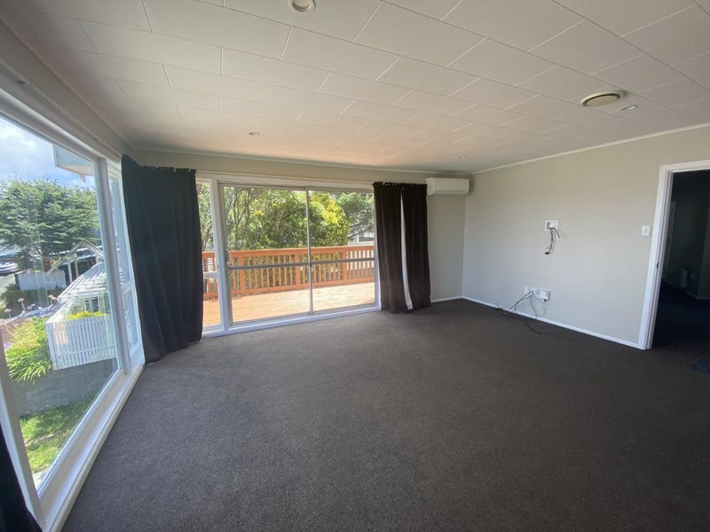 11 Middlesex Place, Northland, Wellington - Carousel 2