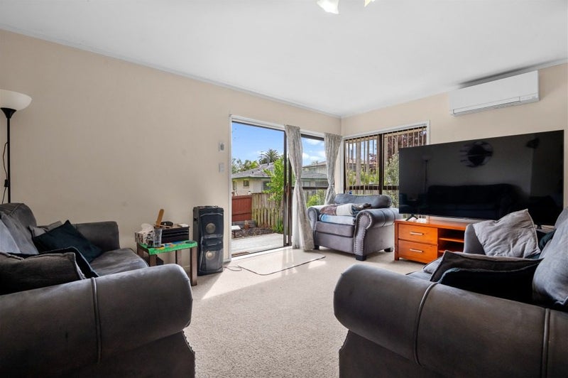 2/99 Prince Regent Drive, Half Moon Bay, Auckland - Carousel 2