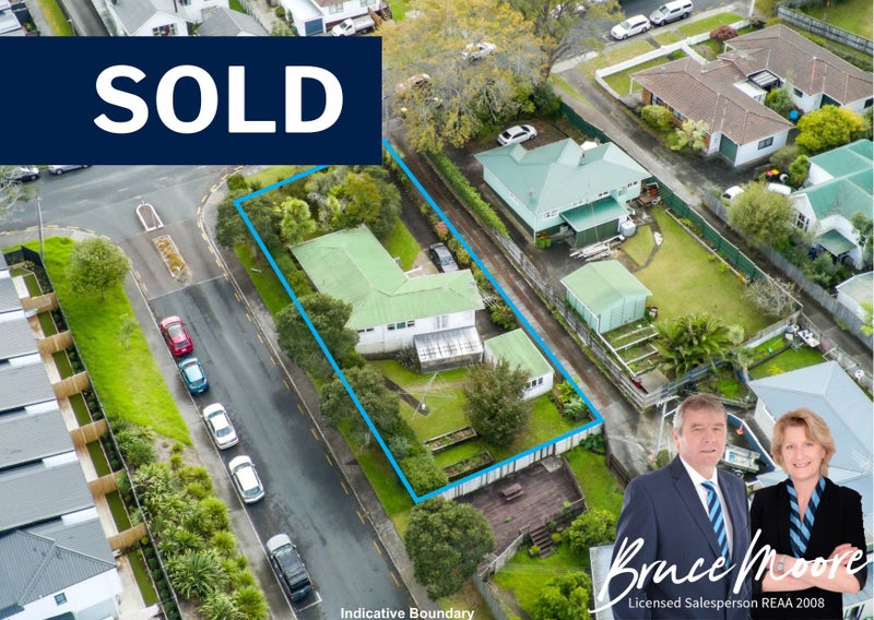 23 Buscomb Avenue, Henderson, Auckland - Carousel 1