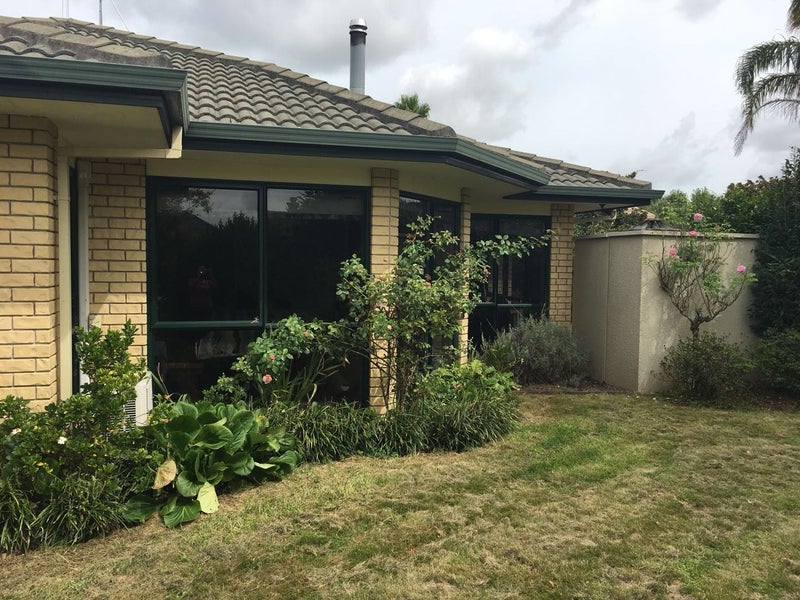 33 Keswick Crescent, Huntington, Hamilton - Carousel 2