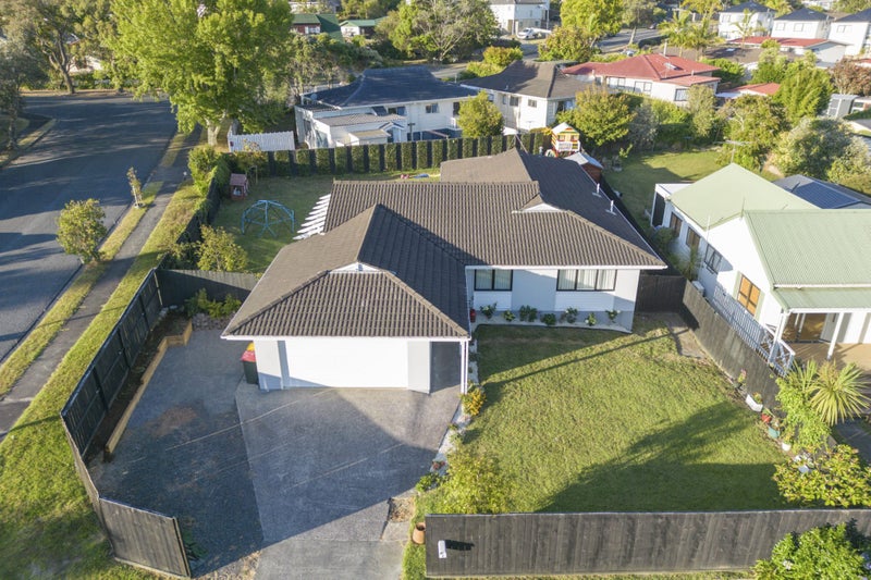 1 Celina Place, Browns Bay, Auckland - Carousel 22