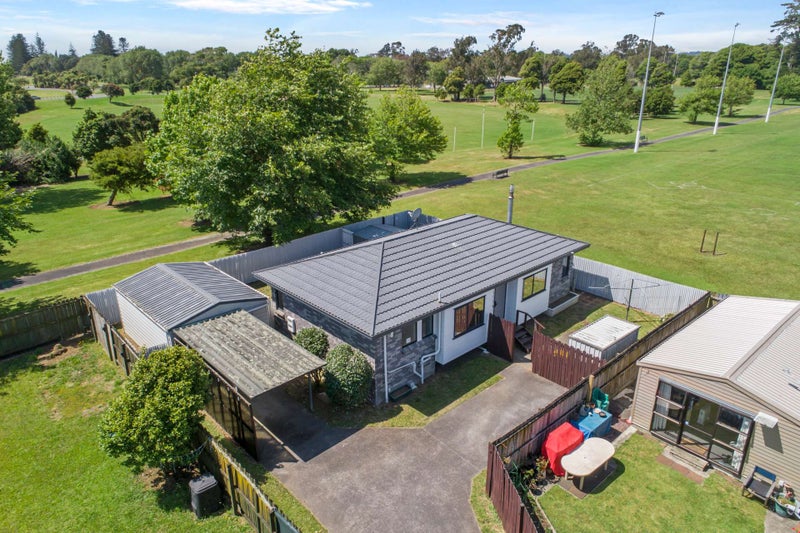 2/8 Celmisia Place, Weymouth, Auckland - Carousel 1