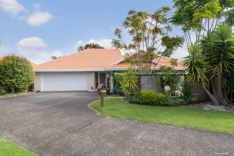 18 Gillett Place, Botany Downs, Auckland - Carousel 1