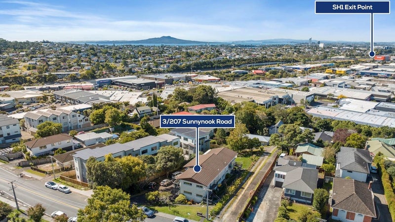 3/207 Sunnynook Road, Wairau Valley, Auckland - Carousel 1