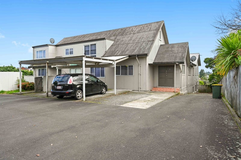 211 Cambridge Road, Hillcrest, Hamilton - Carousel 1