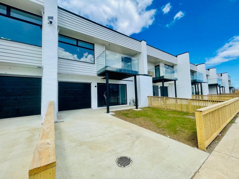 70 Kauri Heart Avenue, Takanini, Auckland - Carousel 1