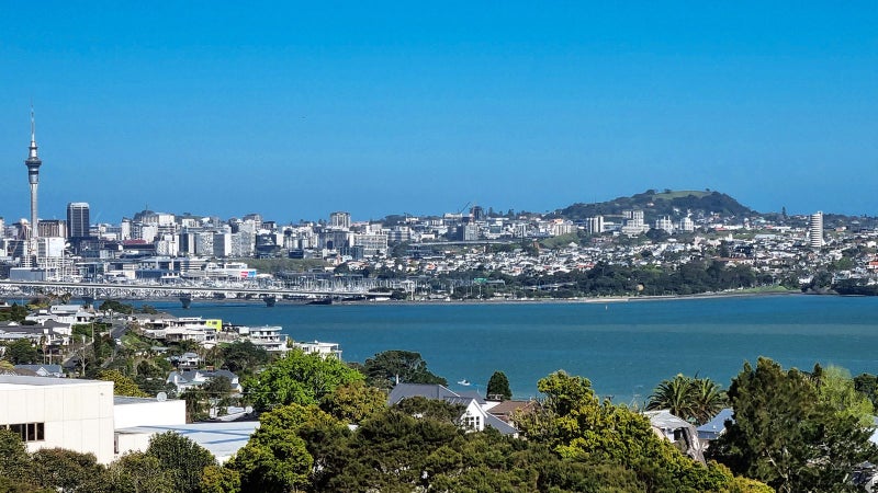 2F/68 Mokoia Road, Birkenhead, Auckland - Carousel 1