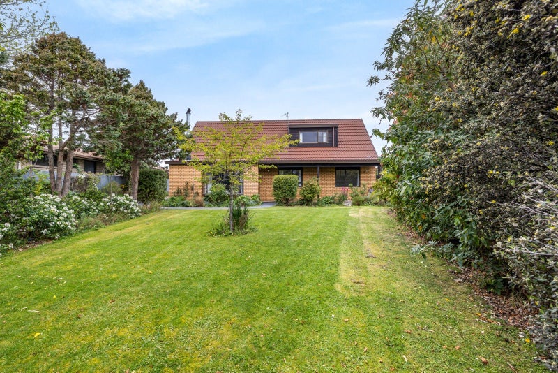 44 Seadown Crescent, Amberley, Amberley - Carousel 1