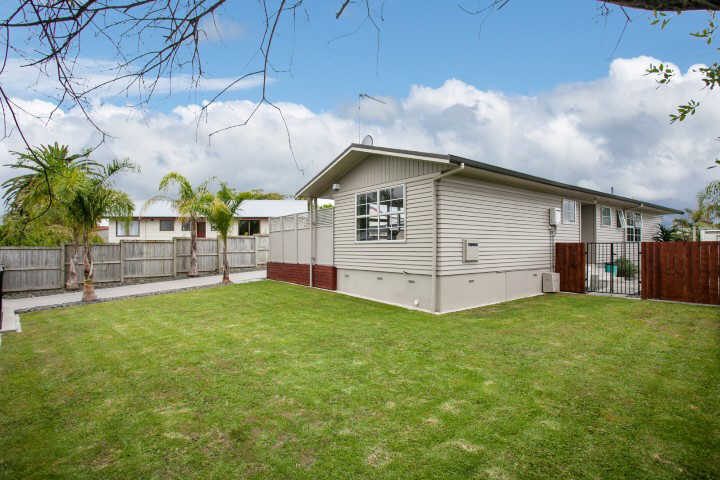 13 Highland Drive, Pukete, Hamilton - Carousel 2
