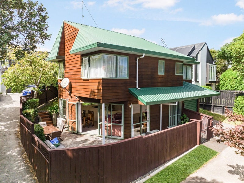 18A Houghton Street, Meadowbank, Auckland - Carousel 1