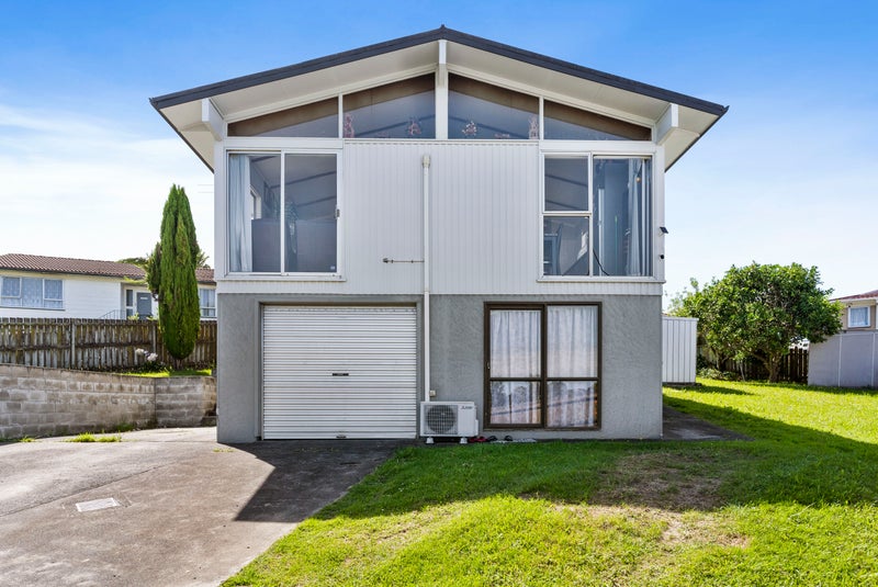 5 Chamade Place, Clover Park, Auckland - Carousel 1