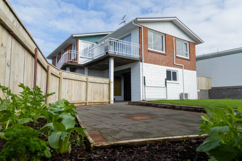 4 George Street, Lower Vogeltown, New Plymouth - Carousel 1