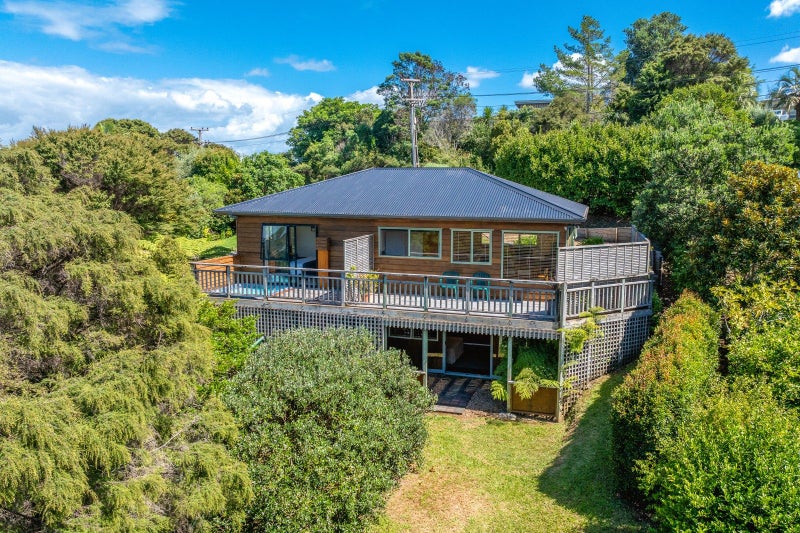 30 Coromandel Road, Oneroa, Waiheke Island - Carousel 1