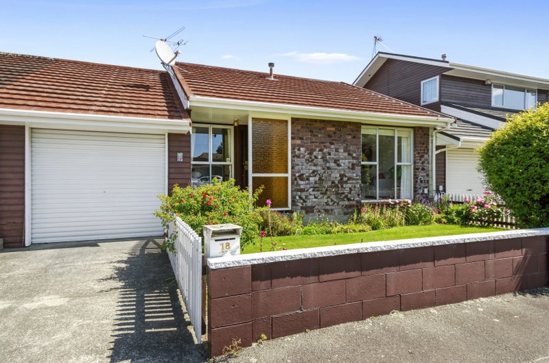 2/18 Nikau Grove, Woburn, Lower Hutt - Carousel 1