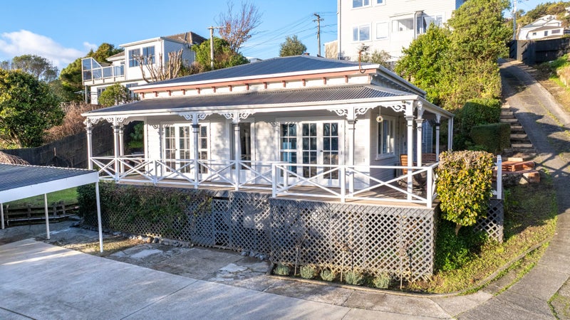 8 Sheridan Terrace, Johnsonville, Wellington - Carousel 1