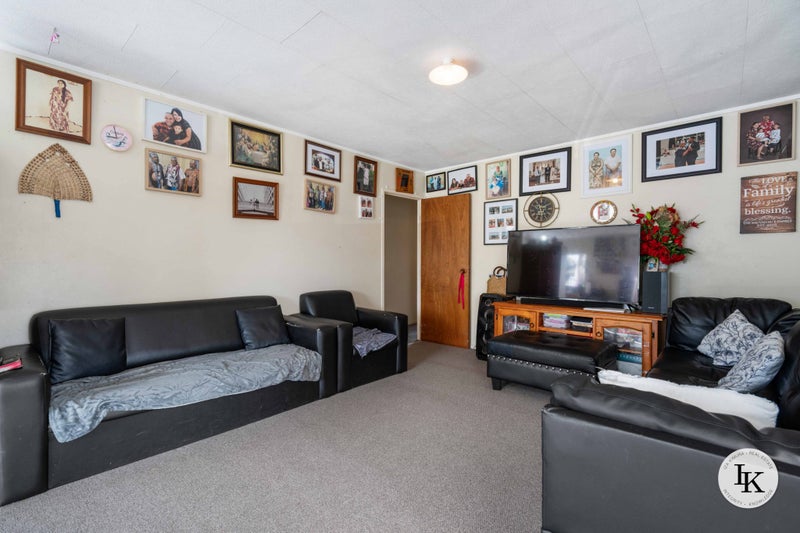 1/96 Finlayson Avenue, Clendon Park, Auckland - Carousel 2