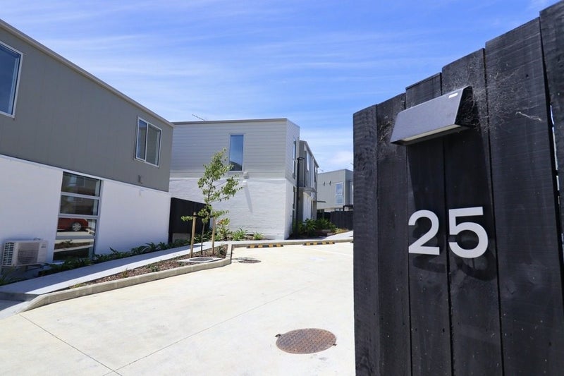 12/25 Tranent Road, Mangere, Auckland - Carousel 1
