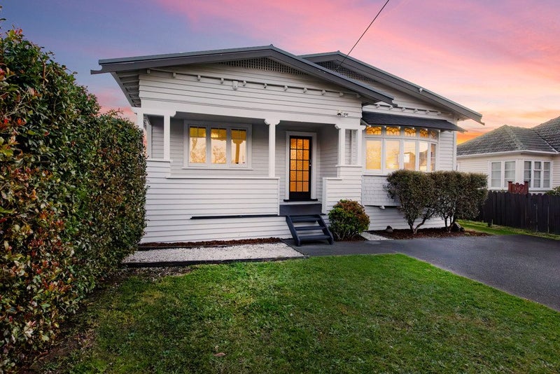 15 Crowther Street, Blockhouse Bay, Auckland - Carousel 1