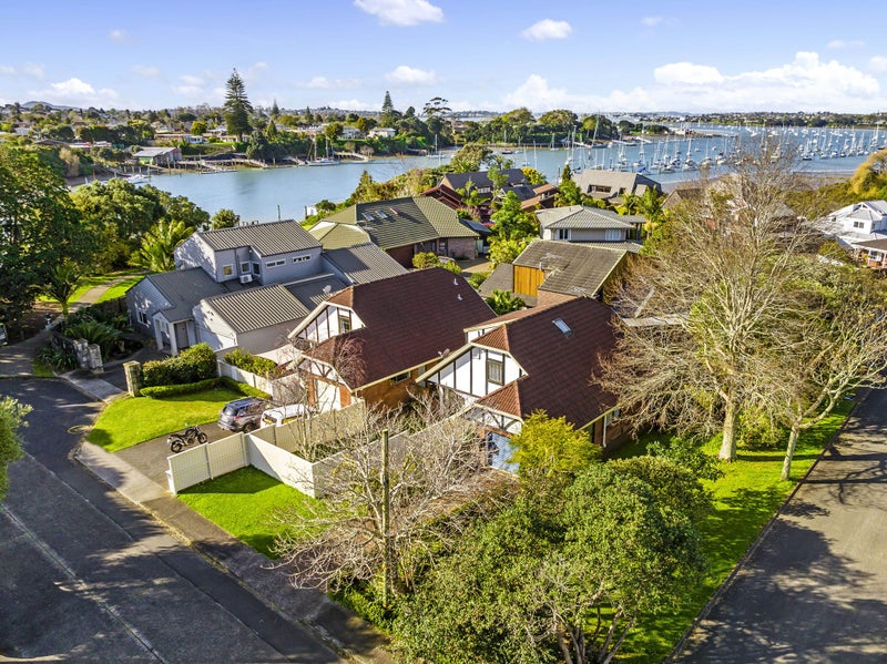 2 Dayspring Way, Pakuranga, Auckland - Carousel 2