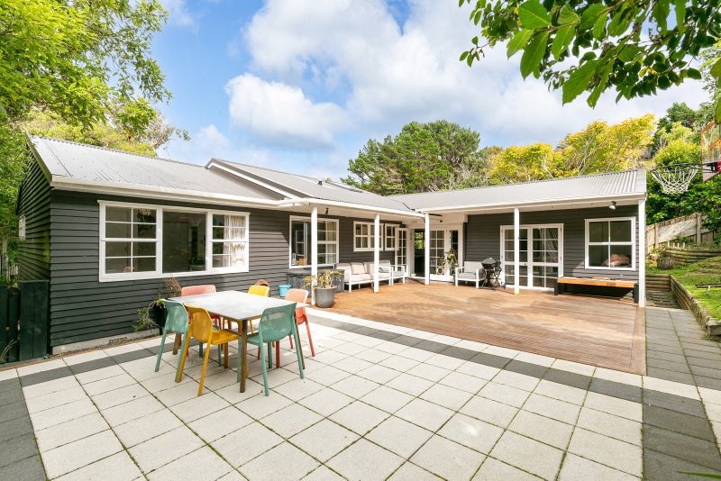 12 Goddard Grove, Churton Park, Wellington - Carousel 1