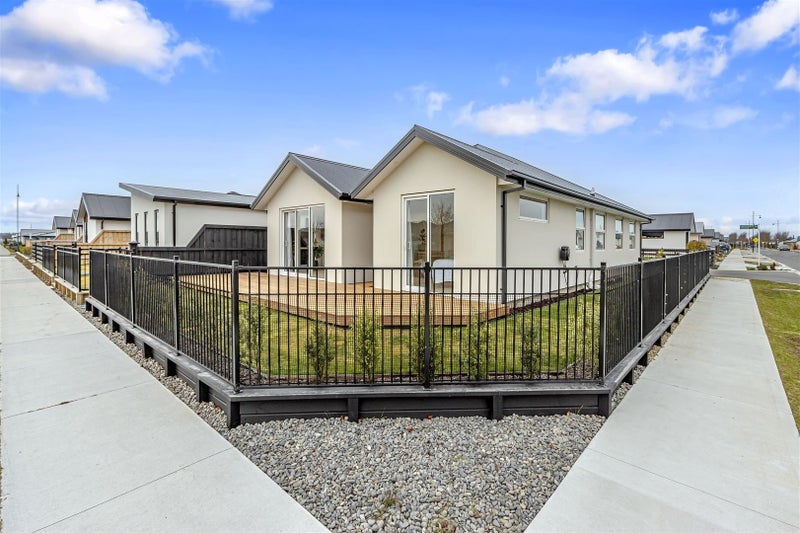 1 Gossett Lane, Pegasus - Carousel 2