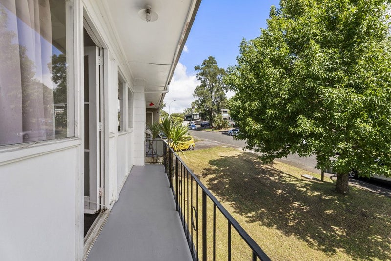 3/17 Don Croot Street, Western Springs, Auckland - Carousel 1