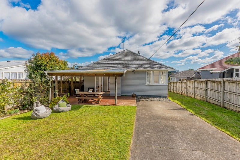10 Marie Crescent, Te Atatu South, Auckland - Carousel 1