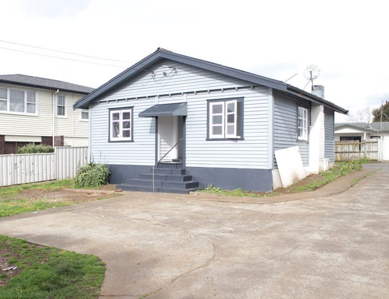 12 Miro Road, Mangere Bridge, Auckland - Carousel 1