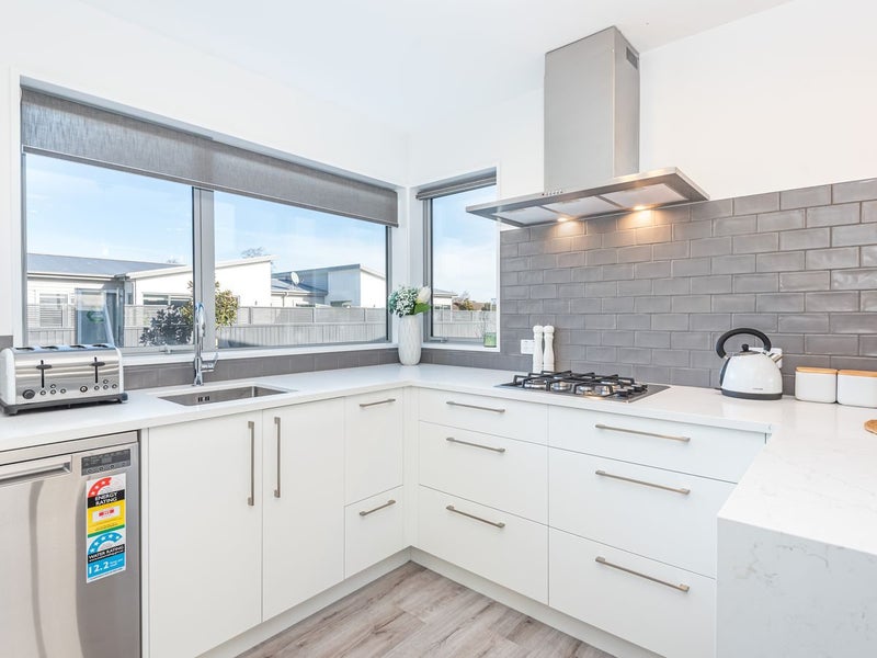 7 Kakapo Lane, Redwood, Christchurch - Carousel 2