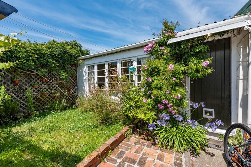 84 Kilbirnie Crescent, Kilbirnie, Wellington - Carousel 1