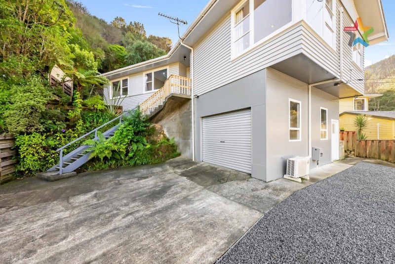 25 Lowry Crescent, Stokes Valley, Lower Hutt - Carousel 2