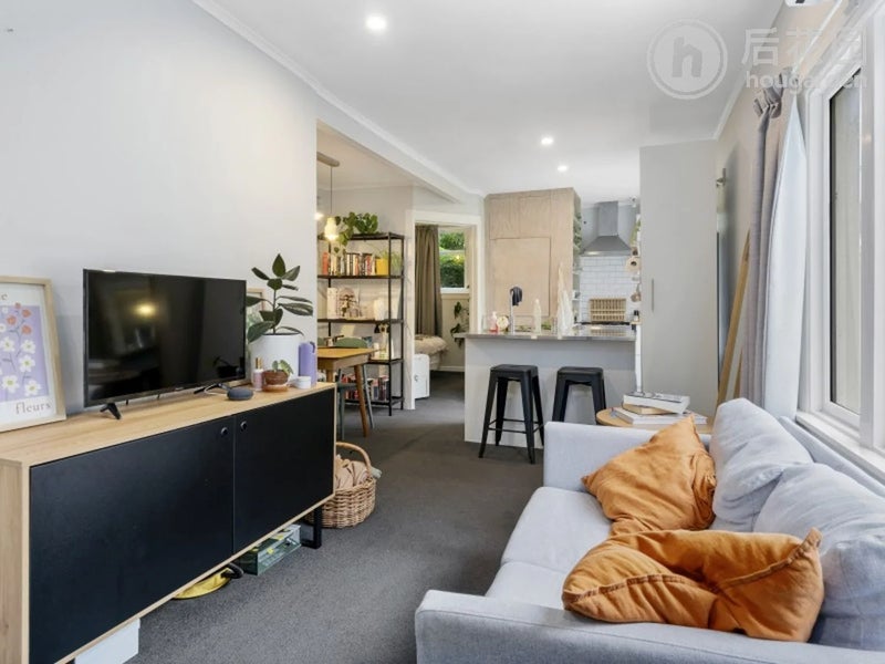 10 Governor Road, Northland, Wellington - Carousel 1