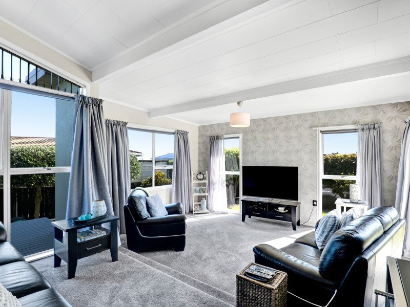 15 Leon Place, Waitara, Waitara - Carousel 26