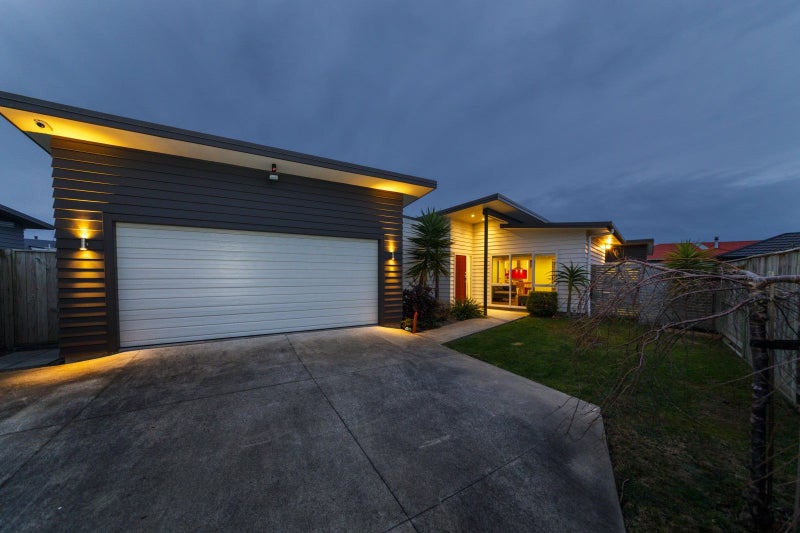 92 Rosalie Terrace, Kelvin Grove, Palmerston North - Carousel 1