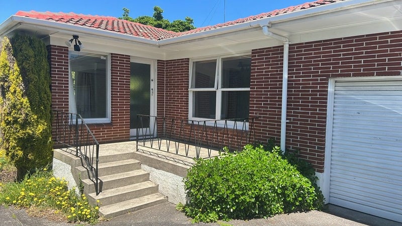 2/8 Evelyn Place, Hillcrest, Auckland - Carousel 2