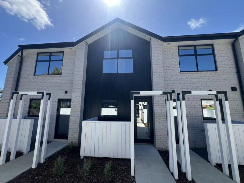 8/23 Awaroa Road, Sunnyvale, Auckland - Carousel 1