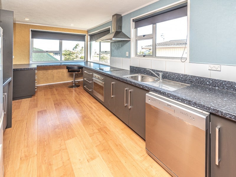 36 Lee Street, Castlecliff, Whanganui - Carousel 2