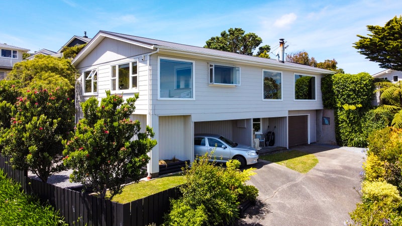 41 Oakleigh Street, Maungaraki, Lower Hutt - Carousel 1