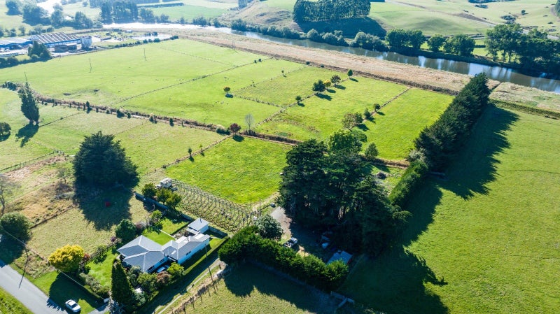 22 Selbourne Street, Mataura, Gore - Carousel 11