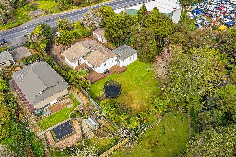 86 Waitakere Road, Henderson - Carousel 26