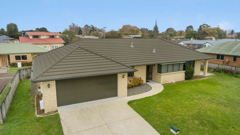 4 Mews Place, Forest Lake, Hamilton - Carousel 1