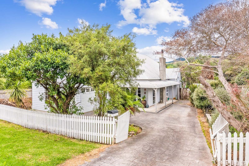 39 Dale Road, Raumati South, Paraparaumu - Carousel 1